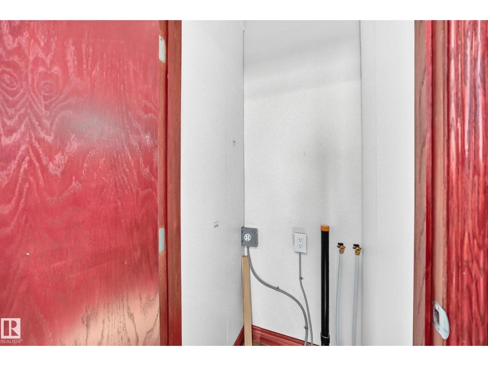 9719 71 AV NW - Image 27