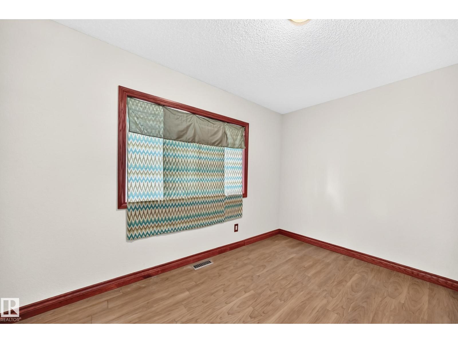 9719 71 AV NW - Image 22