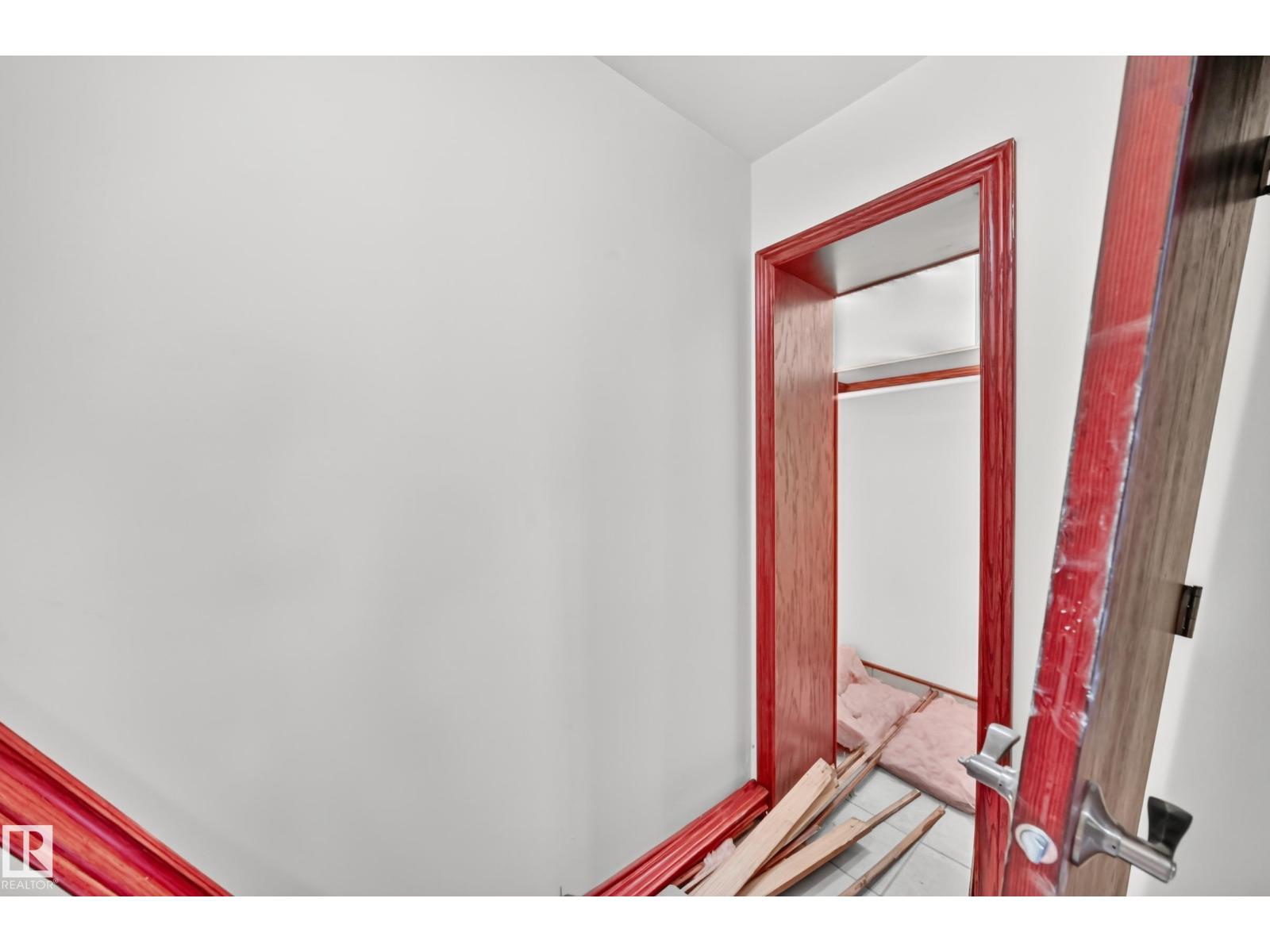 9719 71 AV NW - Image 47