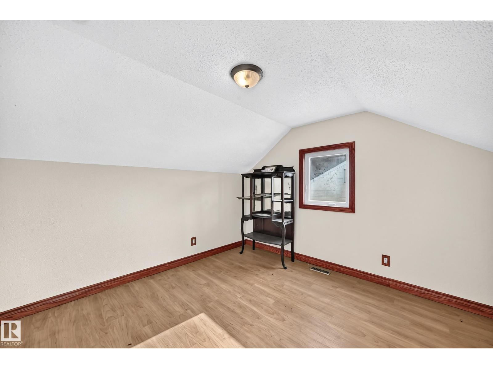 9719 71 AV NW - Image 34