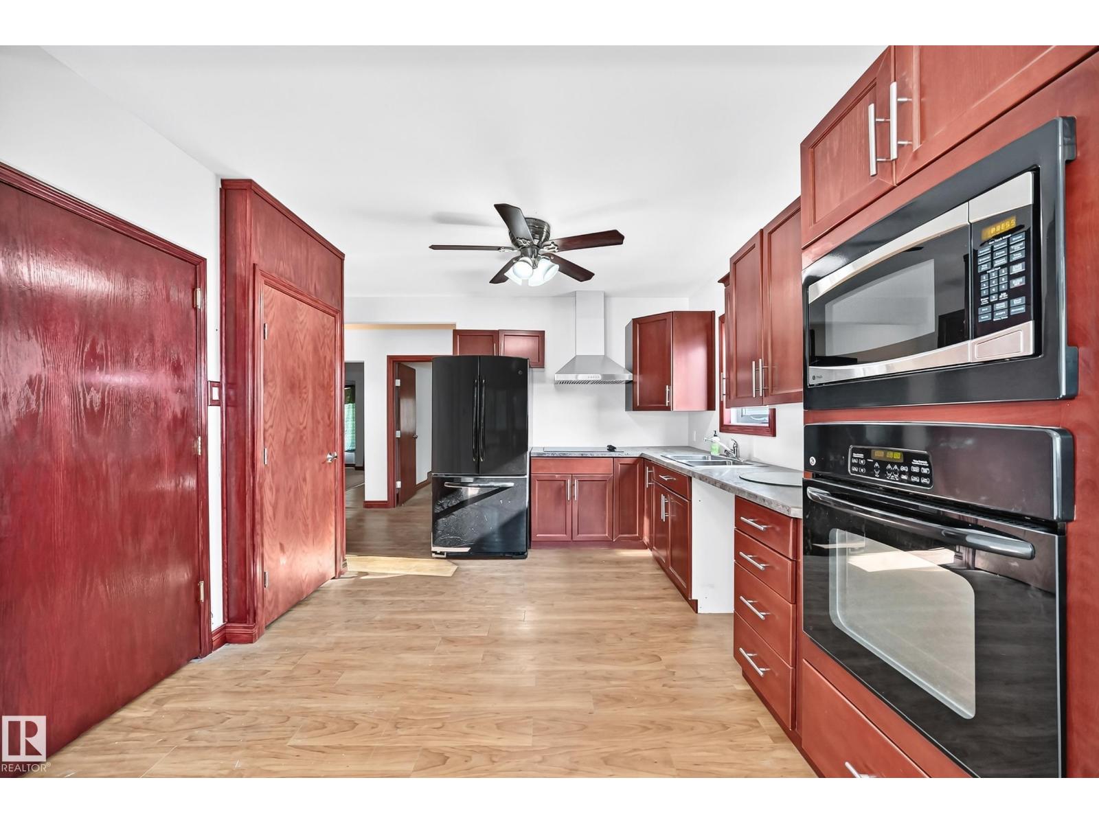 9719 71 AV NW - 12