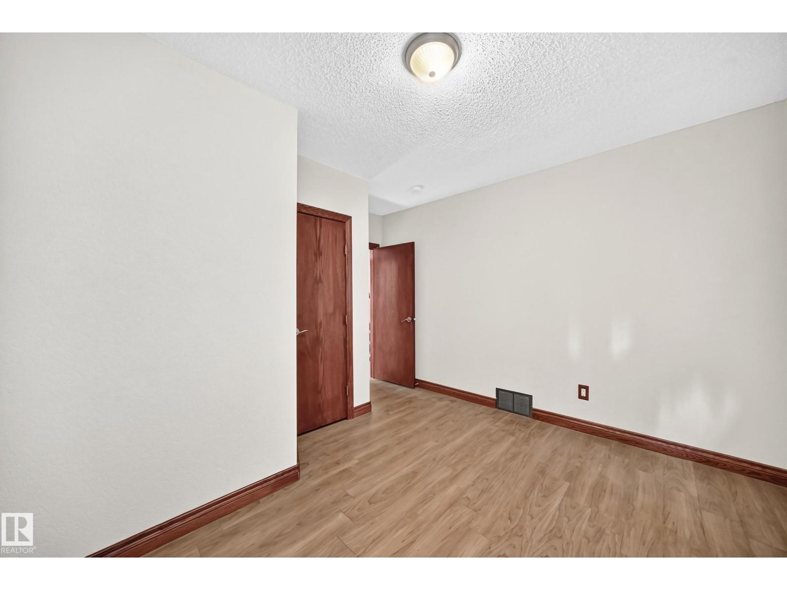 9719 71 AV NW - Image 23