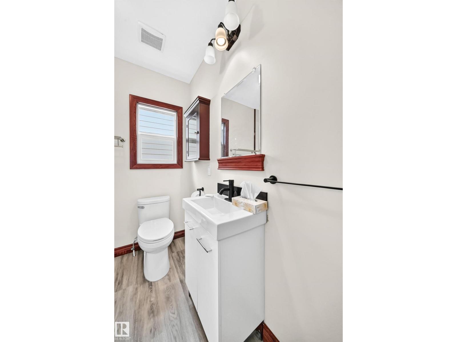 9719 71 AV NW - 26