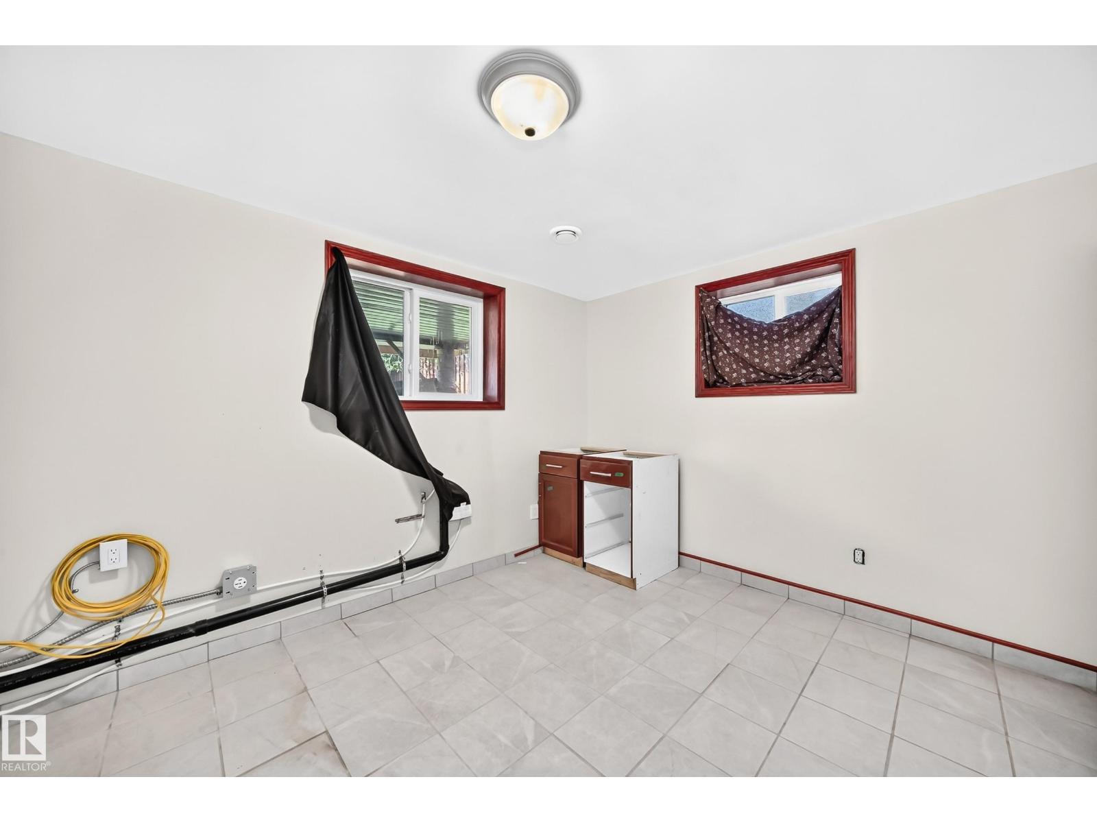 9719 71 AV NW - Image 36