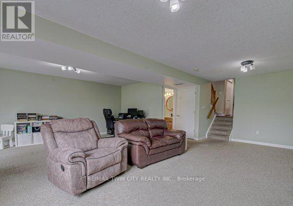 37 WINGFIELD AVENUE - 24