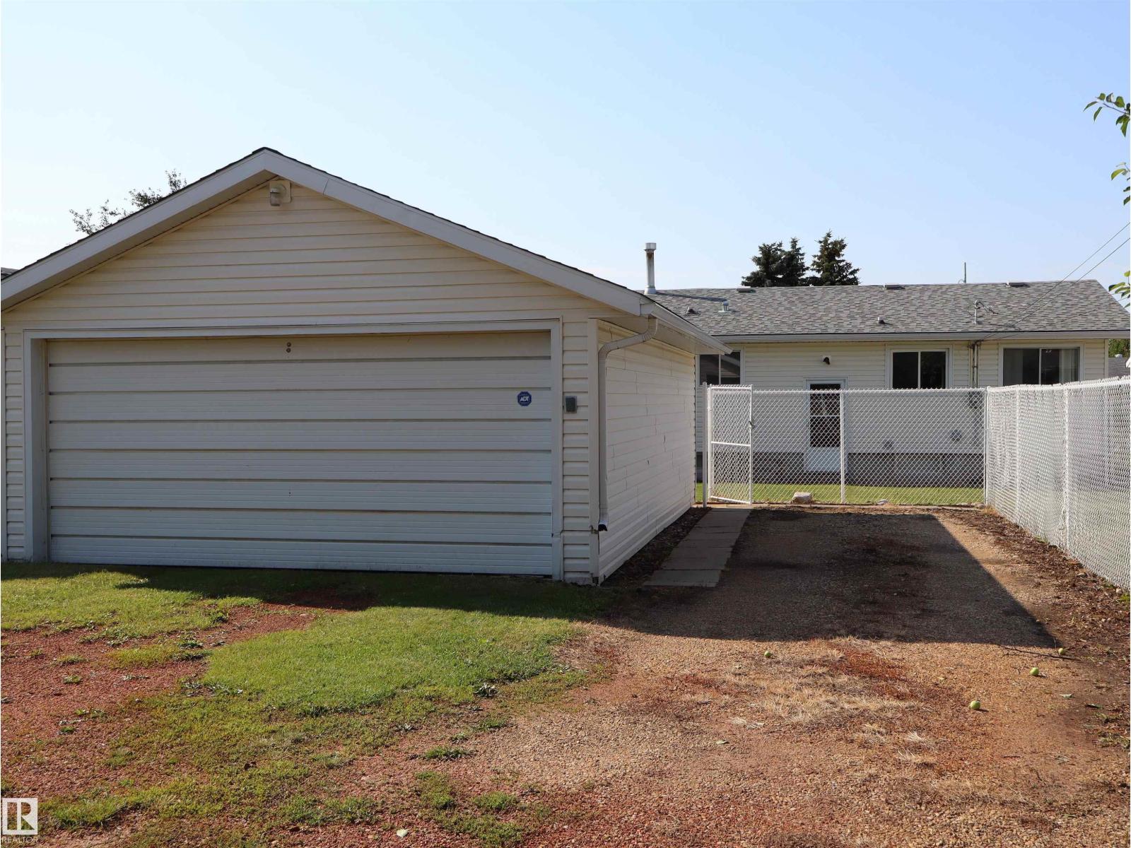 4306 - 55 Ave - 10