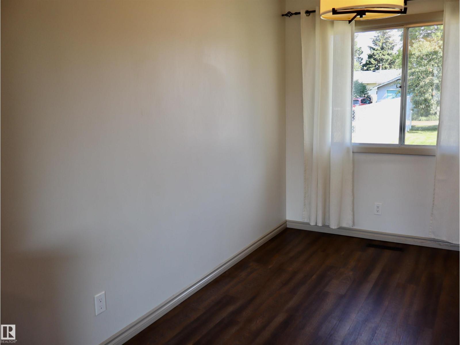4306 - 55 Ave - 18