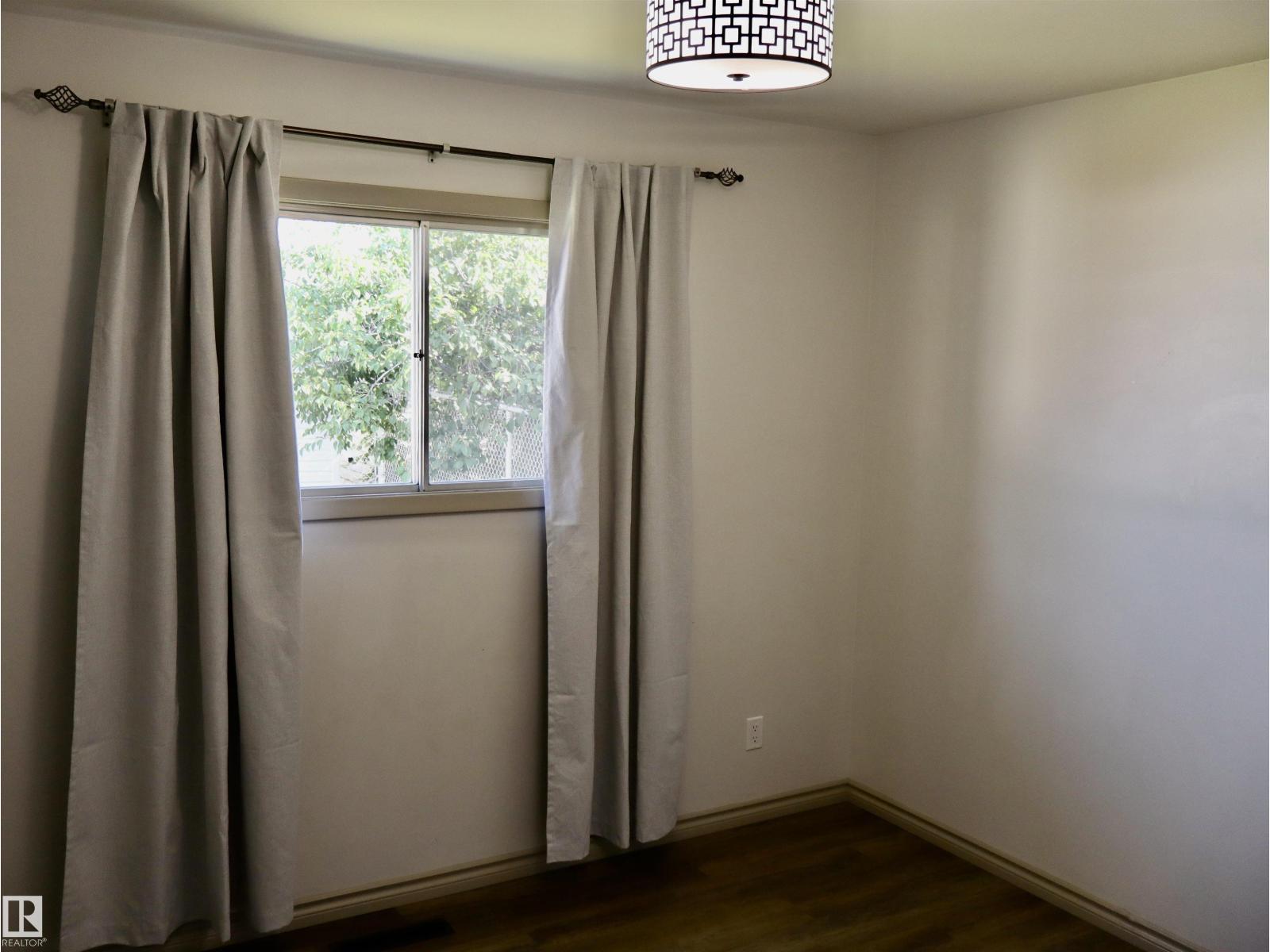 4306 - 55 Ave - 27