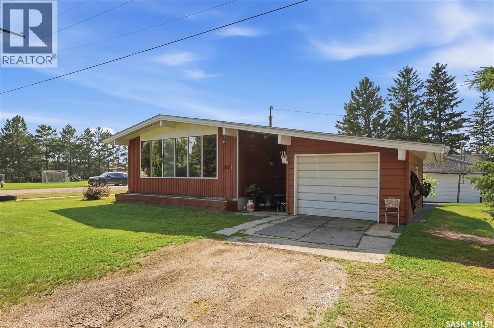 202 Princess AVENUE W, Hafford — photo 2