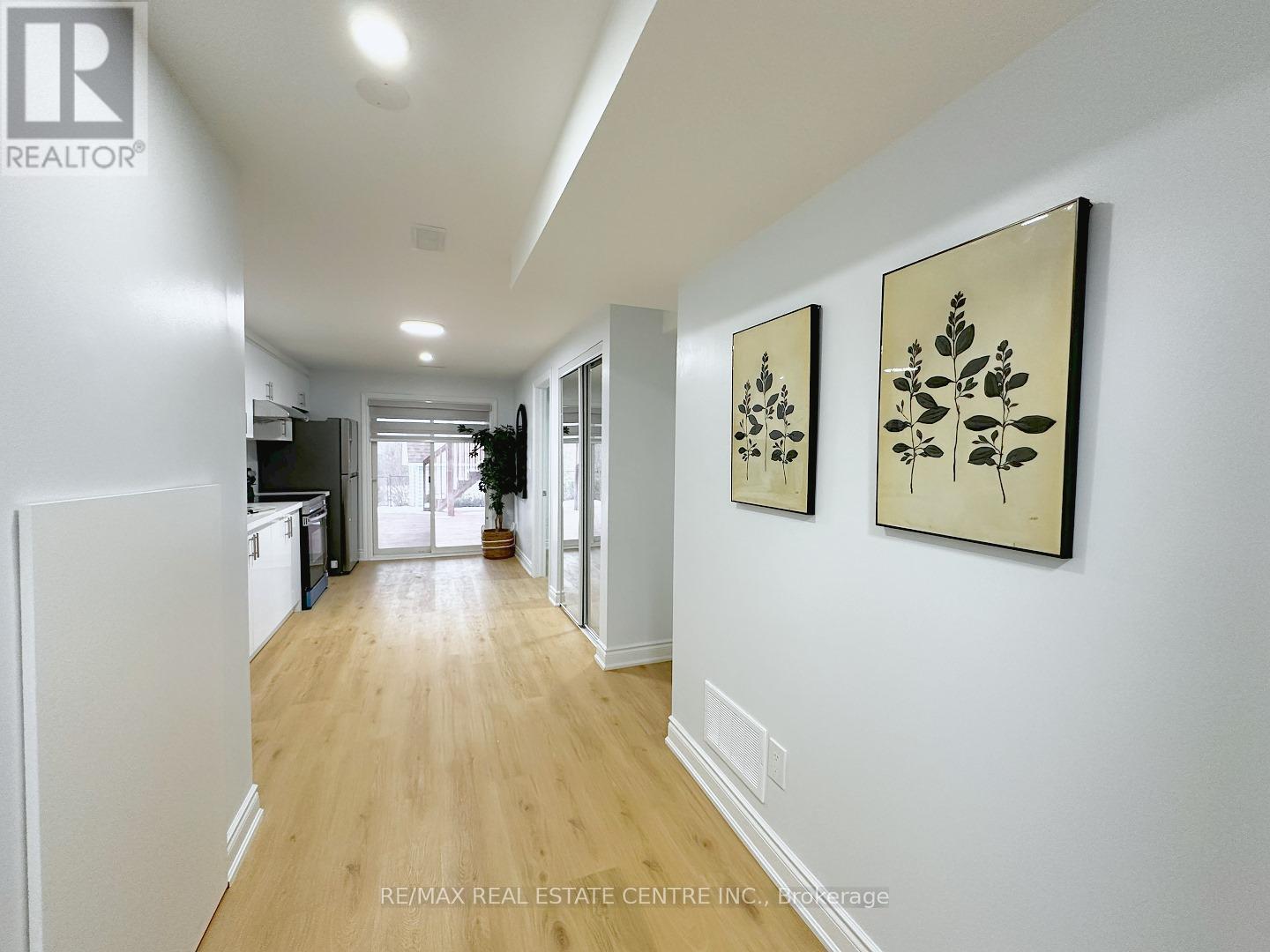498 BANKSIDE DRIVE - 36