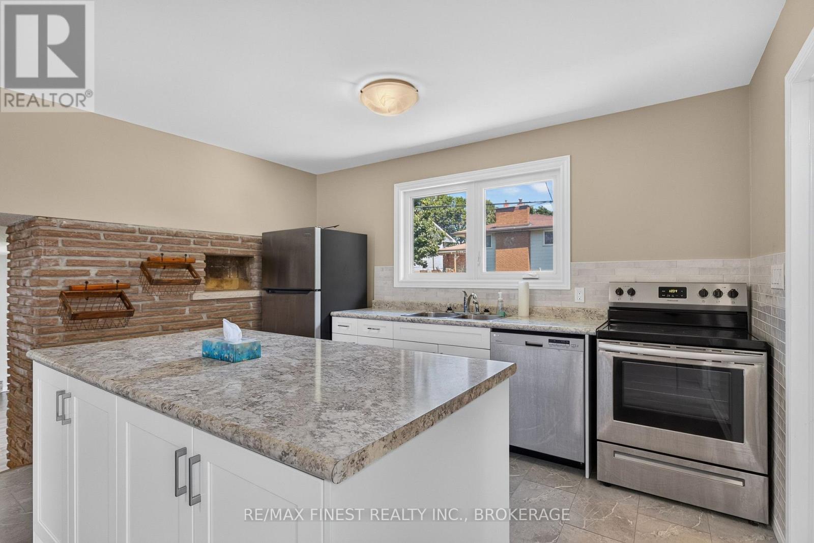 881 LUDGATE CRESCENT - 13