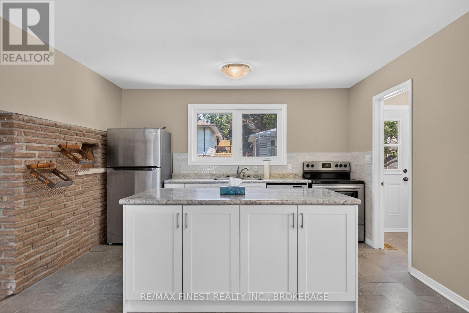 881 LUDGATE CRESCENT - 20