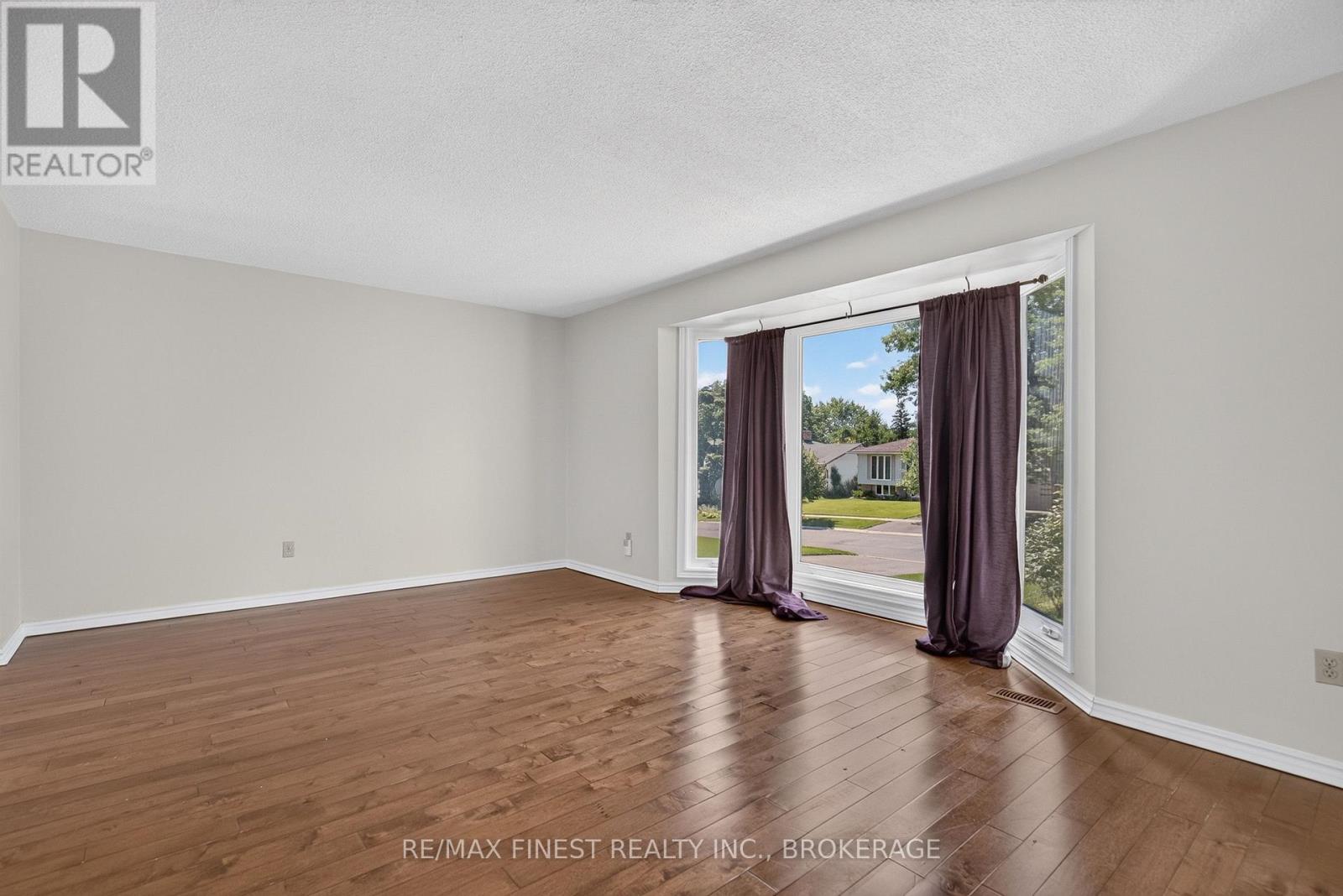 881 LUDGATE CRESCENT - 6