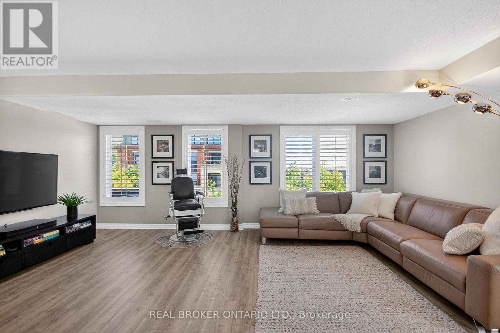 #33 701 B SUE HOLLOWAY DRIVE - Image 9