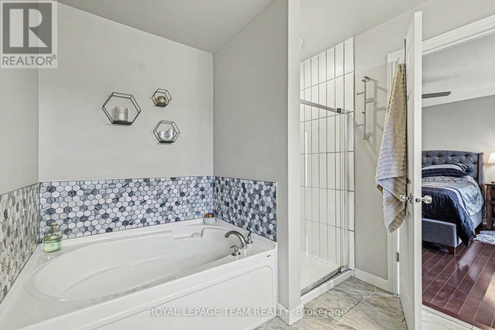 414 ABBEYDALE CIRCLE - 24