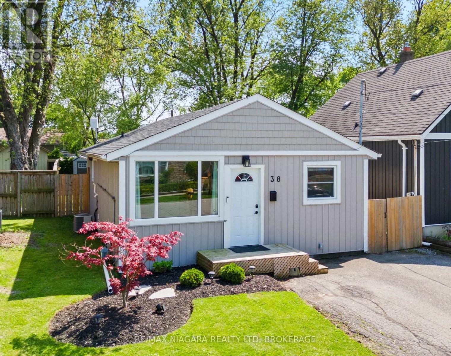 38 ALEXANDRA BOULEVARD - 1