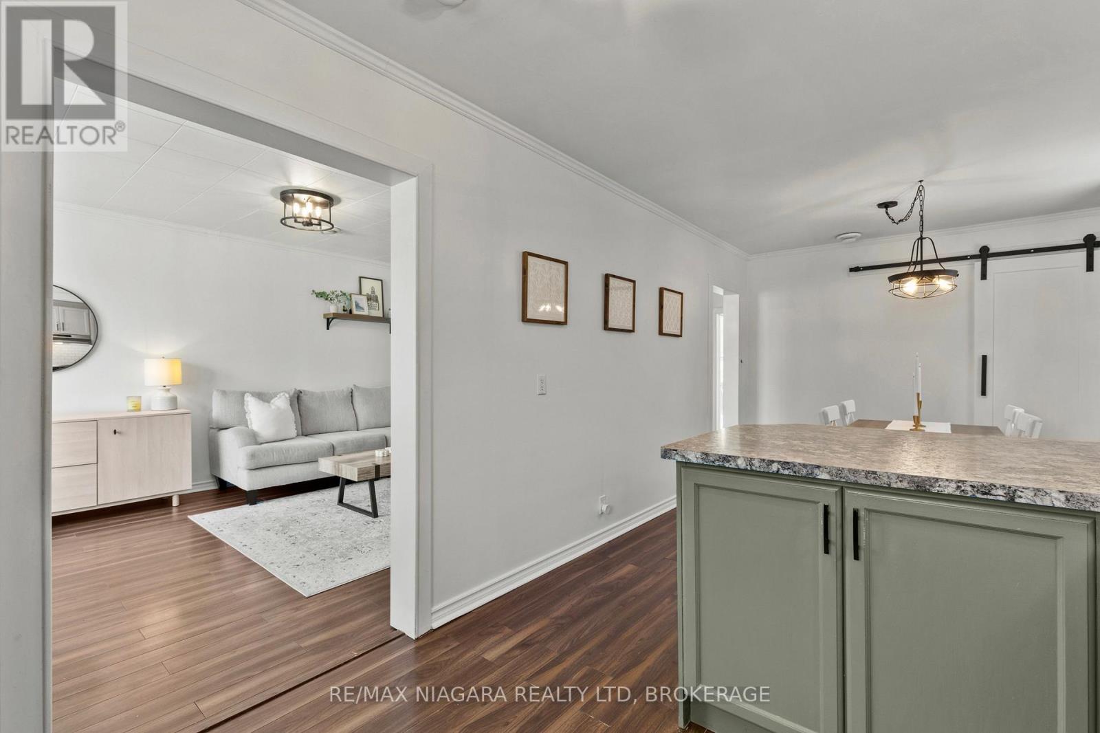 38 ALEXANDRA BOULEVARD - Image 12