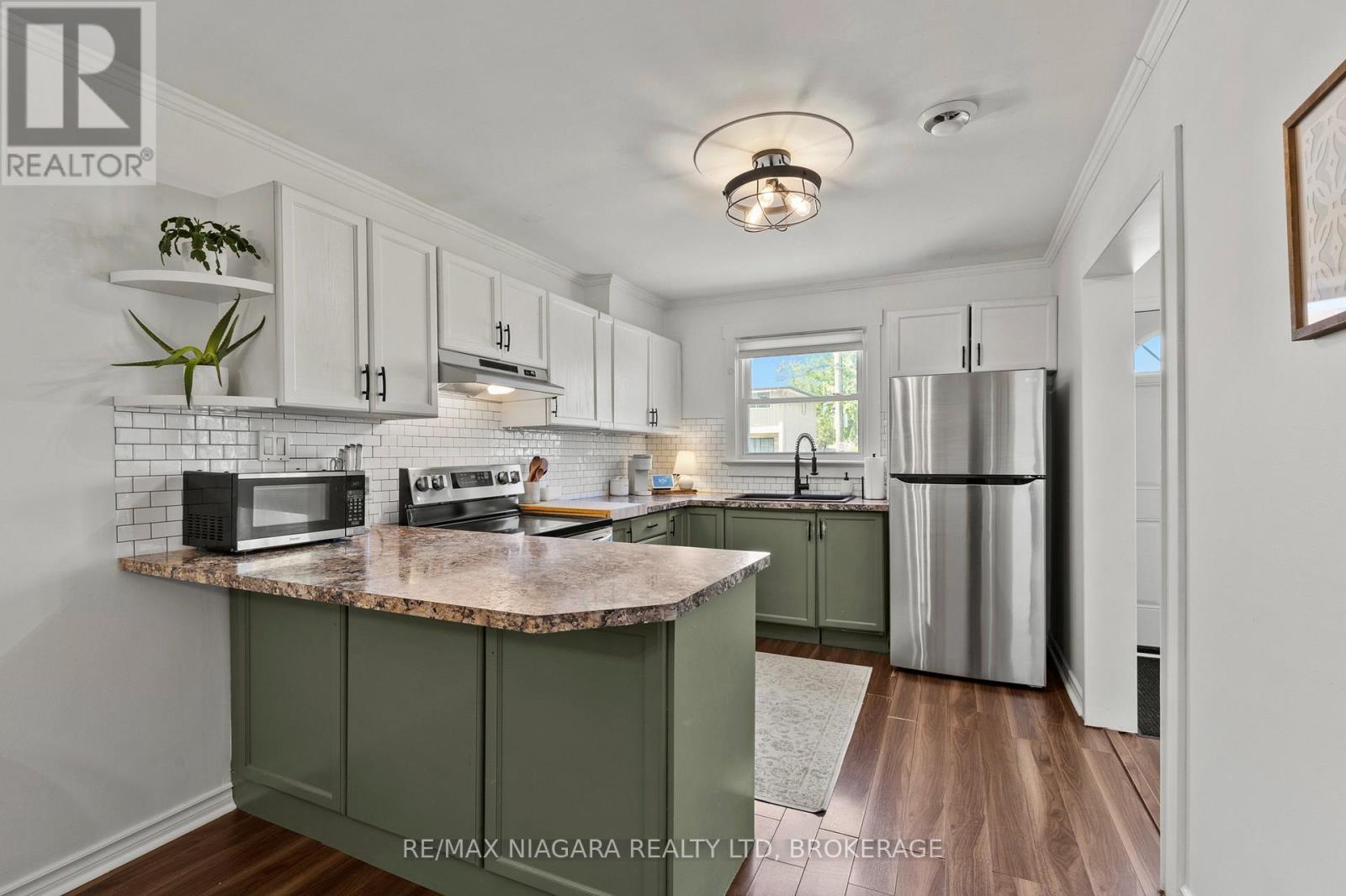 38 ALEXANDRA BOULEVARD - Image 15