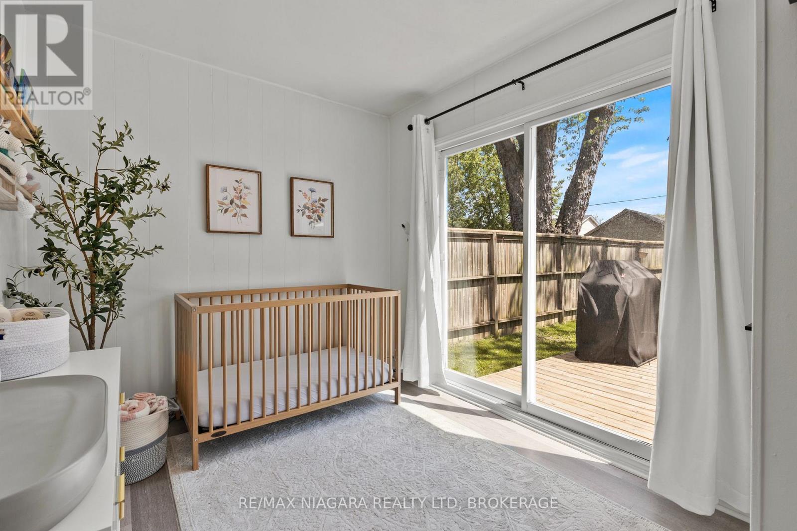 38 ALEXANDRA BOULEVARD - Image 17