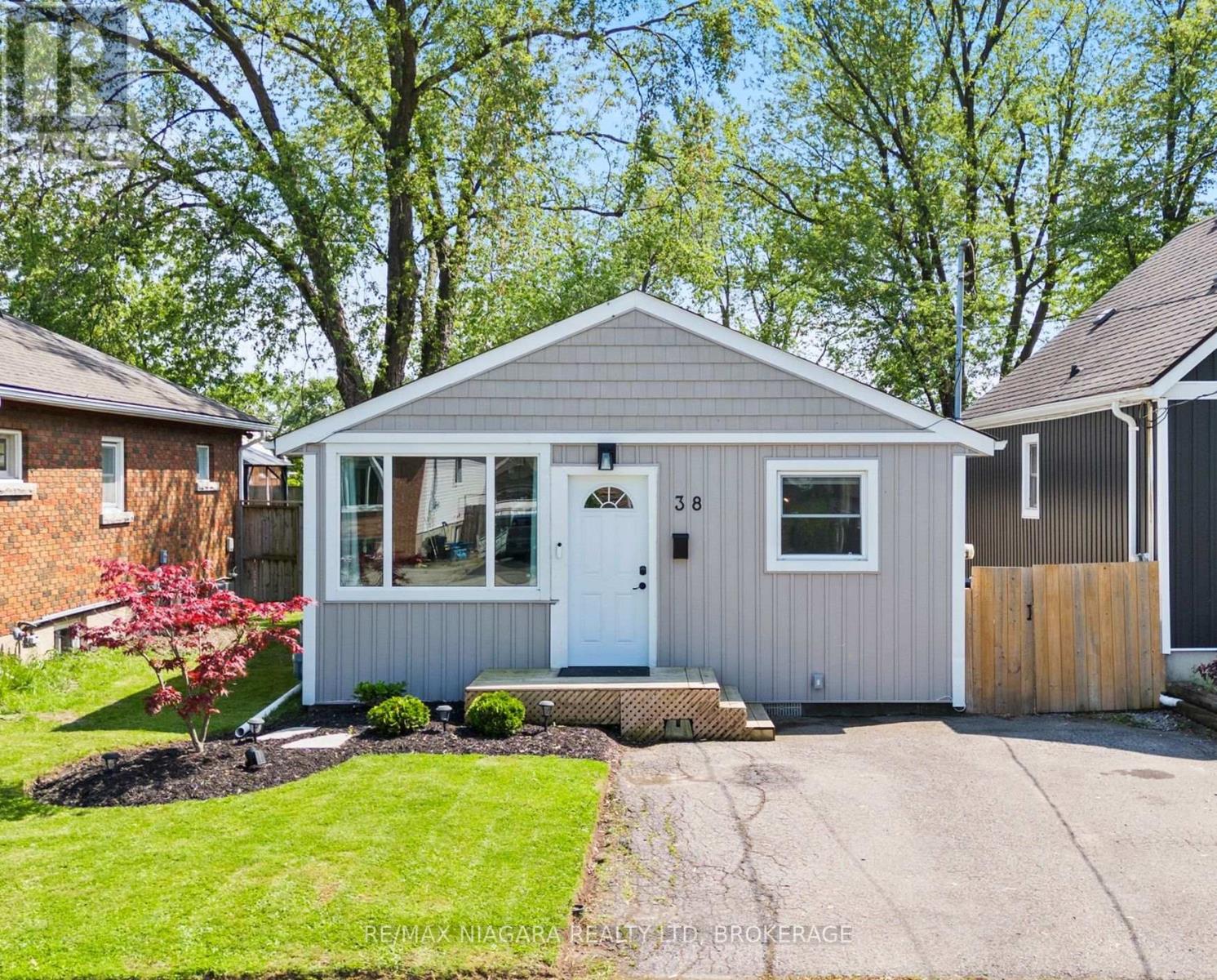 38 ALEXANDRA BOULEVARD - 2
