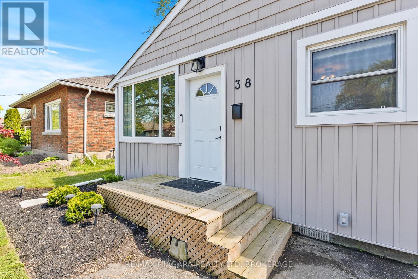 38 ALEXANDRA BOULEVARD - Image 24