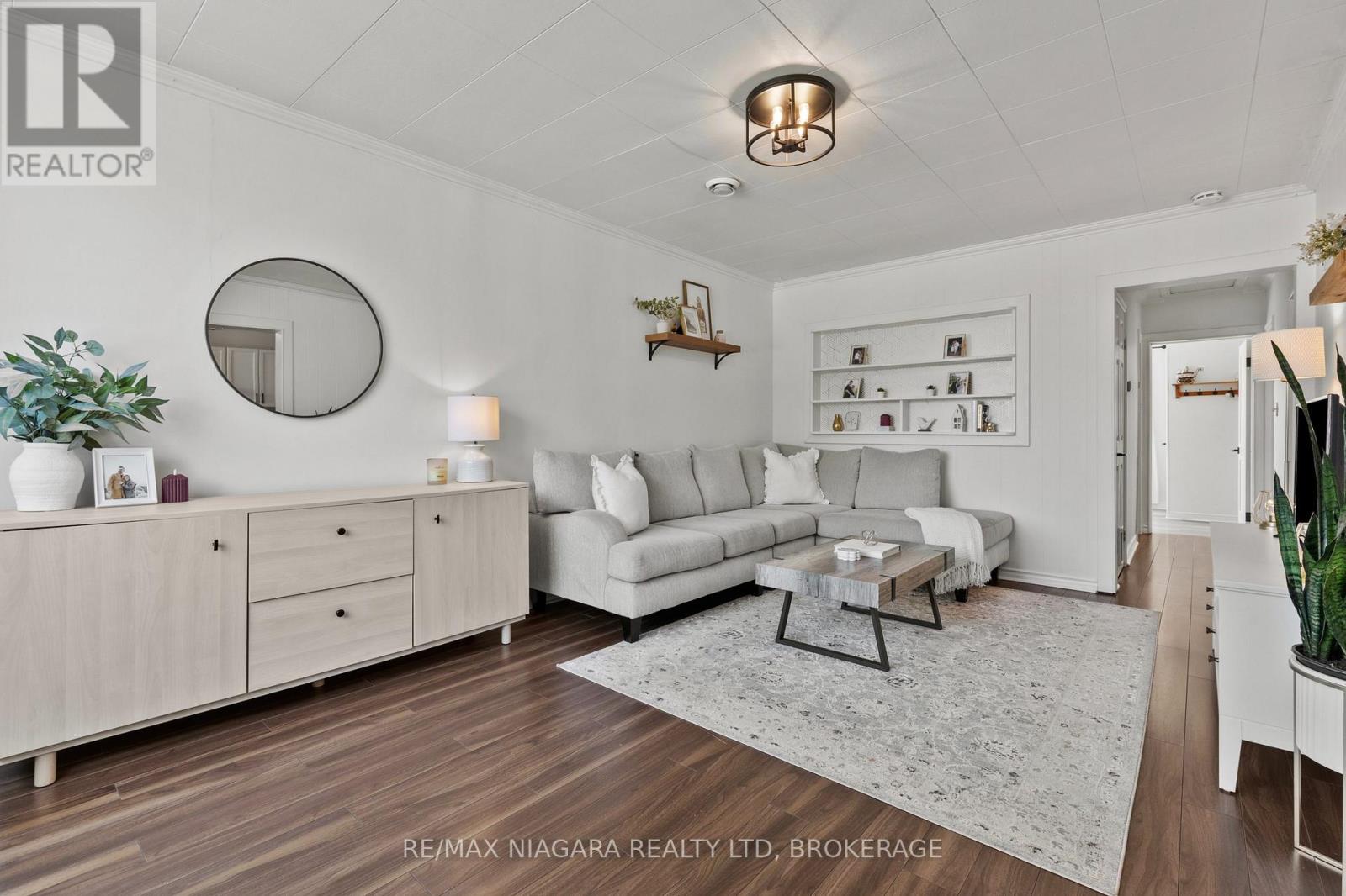 38 ALEXANDRA BOULEVARD - Image 8