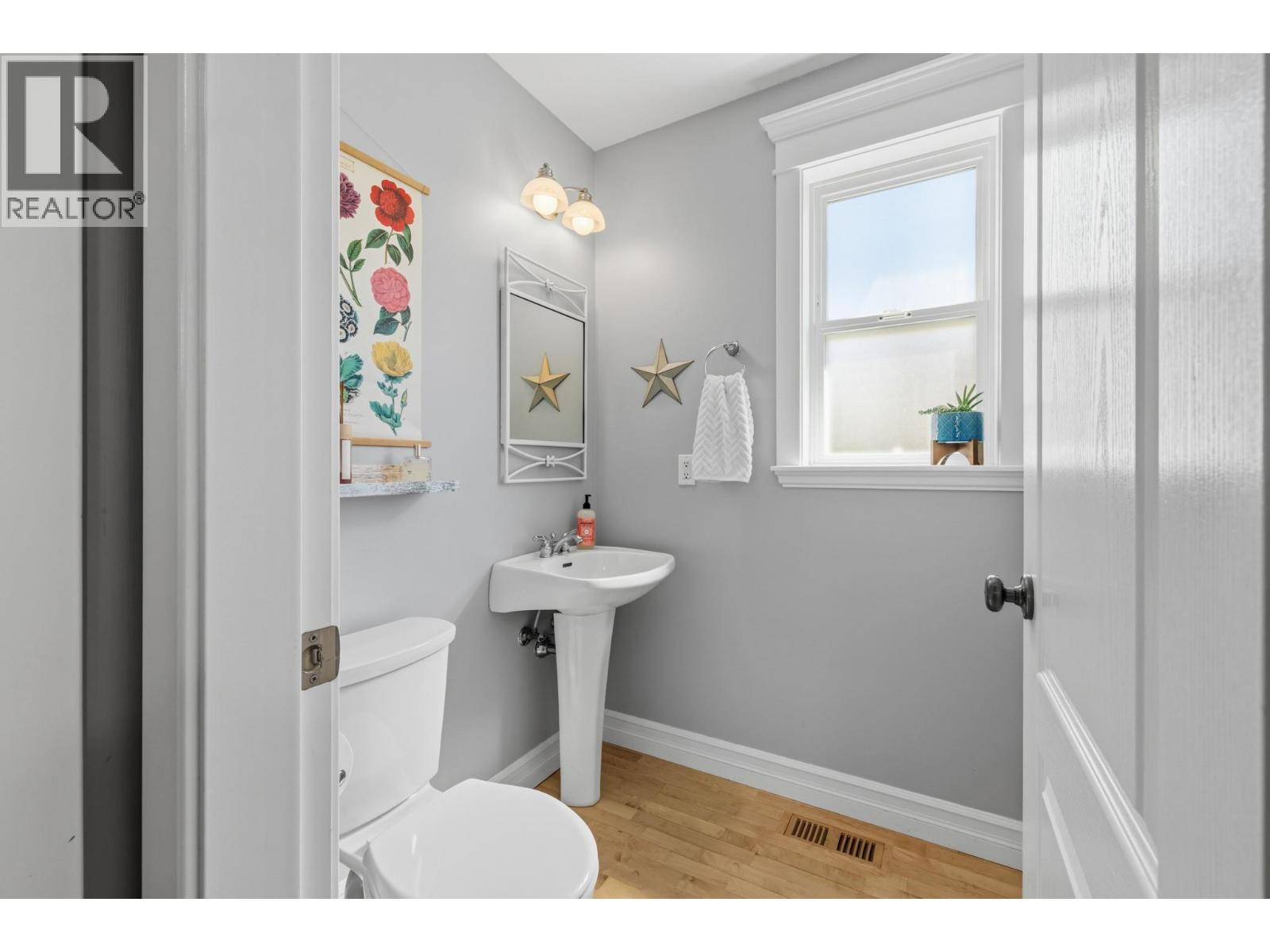 #103 4049 Lakeshore Road - 18