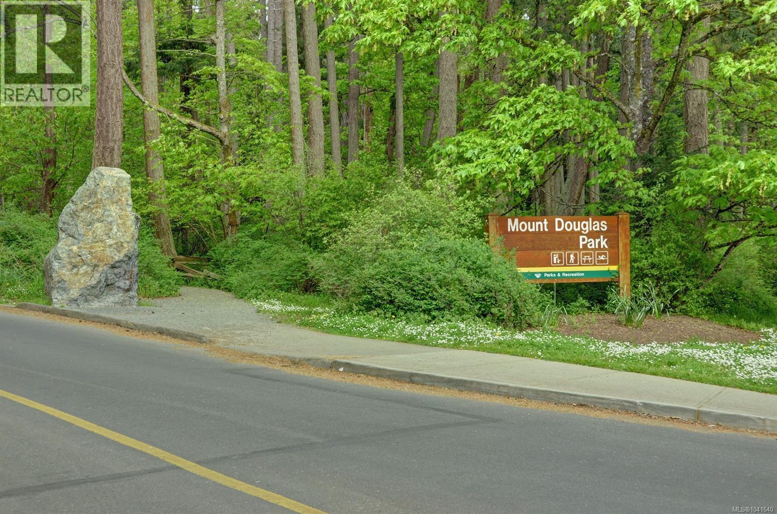  1534 Edgemont Road, Saanich