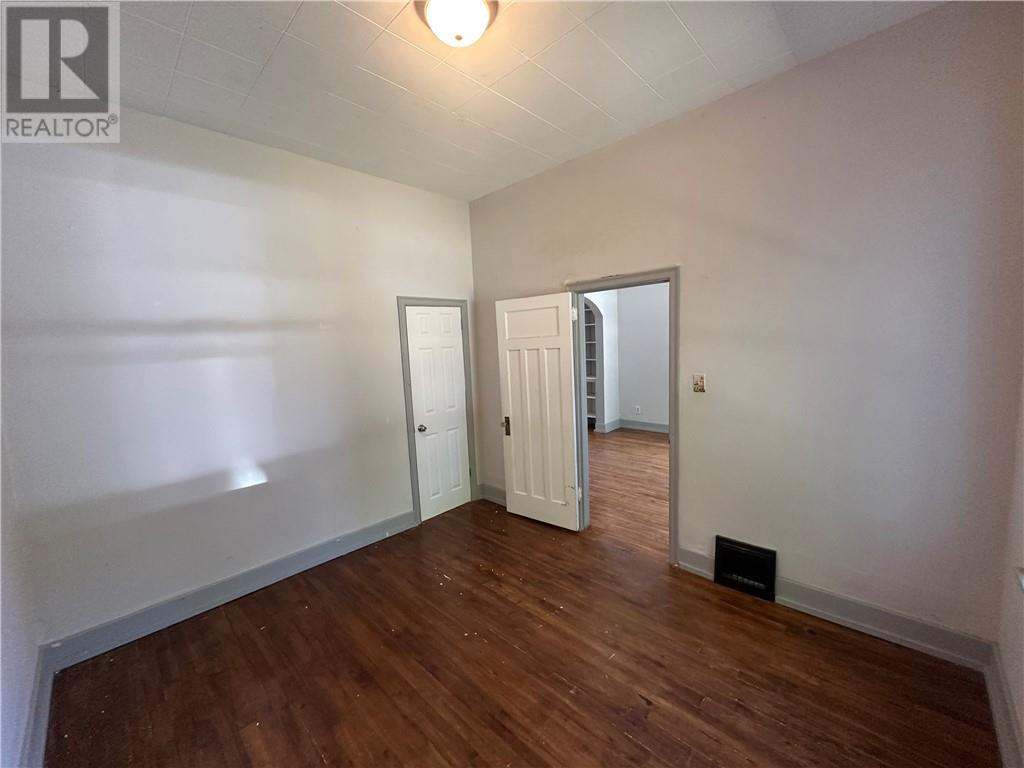 190 Eyre Street - 19