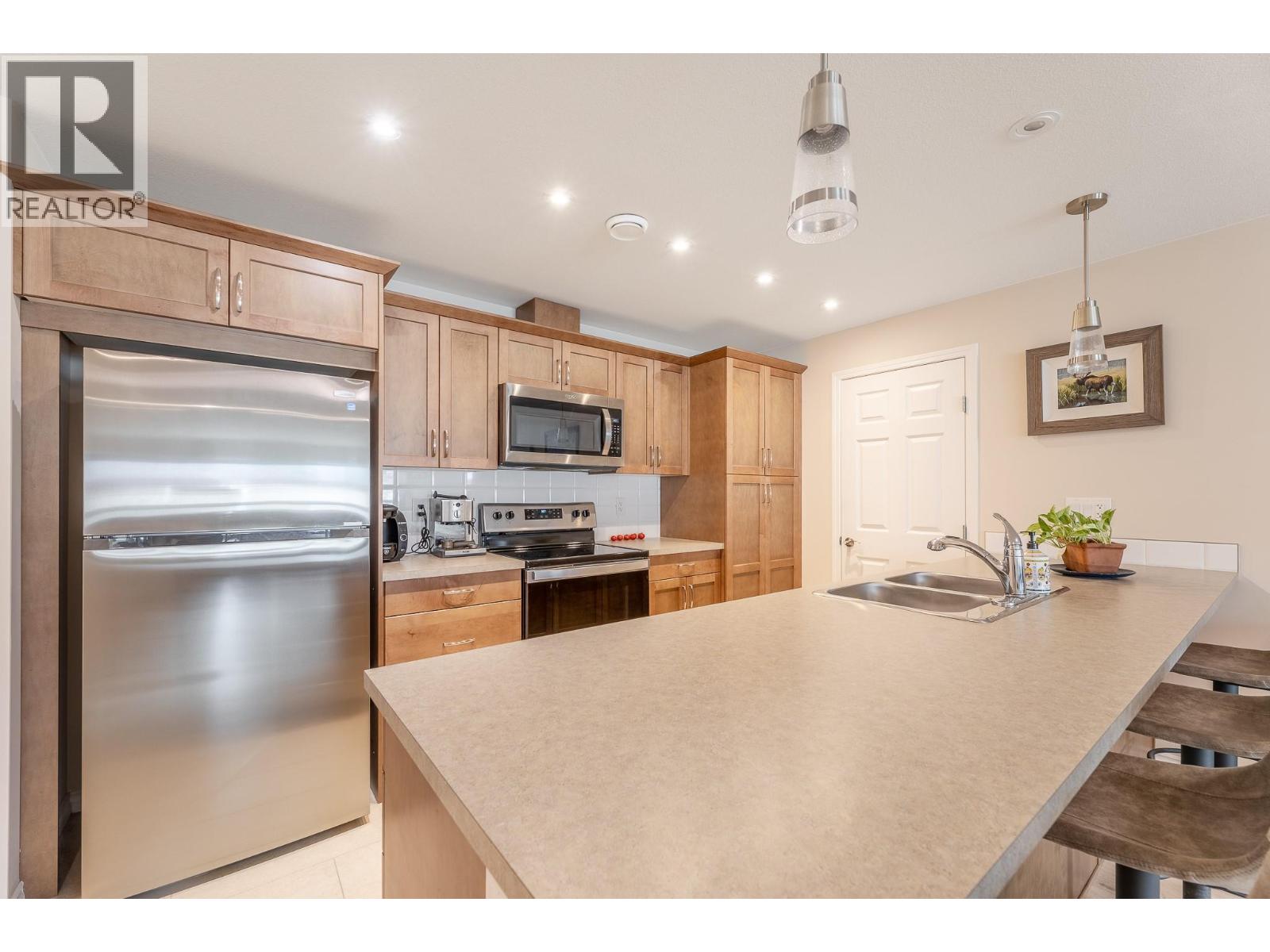 304 3346 SKAHA LAKE Road, Penticton
