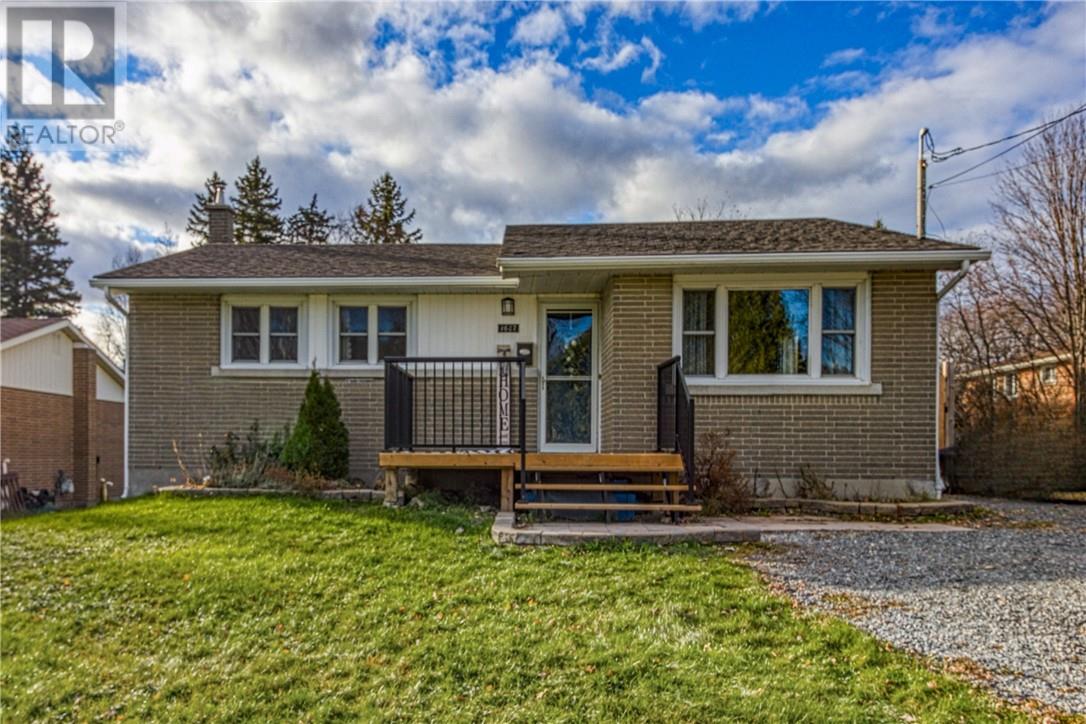 1607 Carling Crescent - 1
