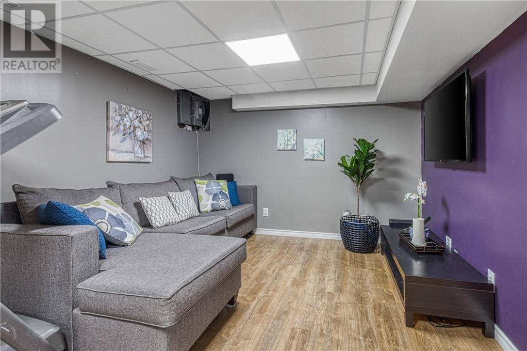 1607 Carling Crescent - 15