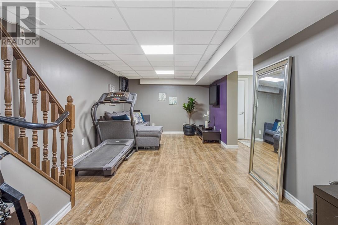 1607 Carling Crescent - 17