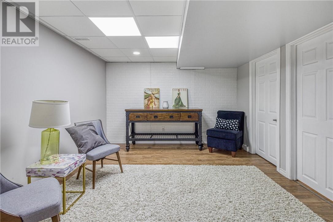 1607 Carling Crescent - 18