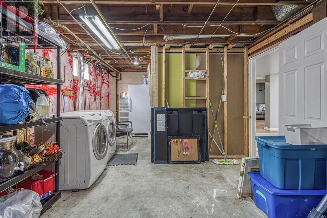 1607 Carling Crescent - 20