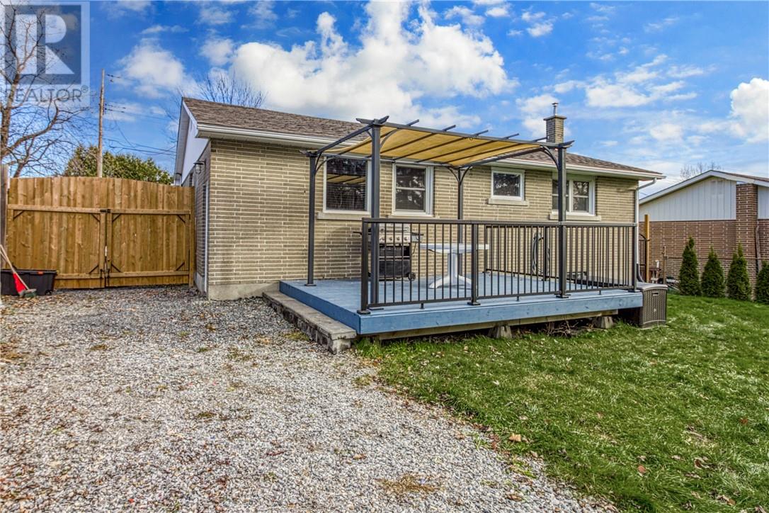 1607 Carling Crescent - 24