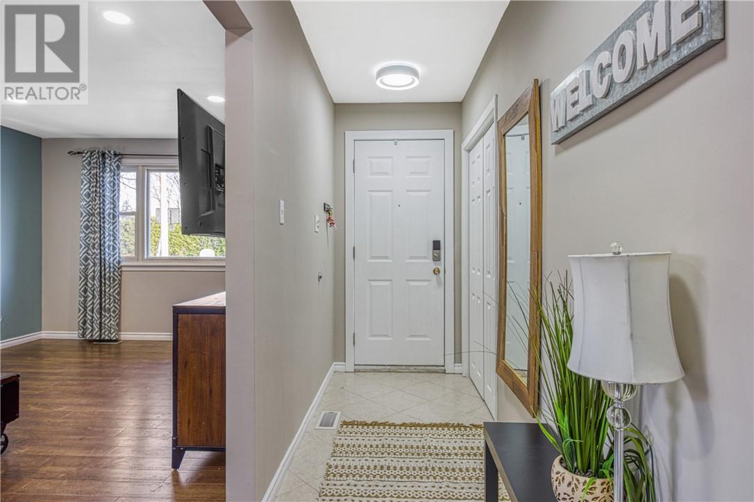 1607 Carling Crescent - Image 3