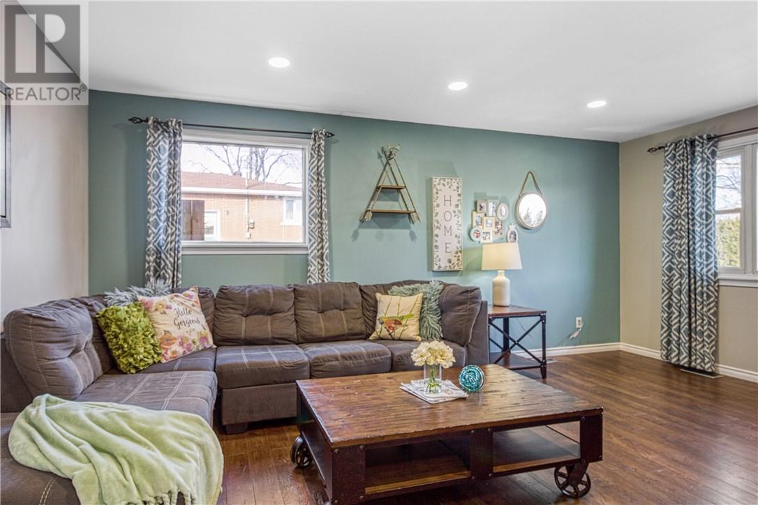 1607 Carling Crescent - 6