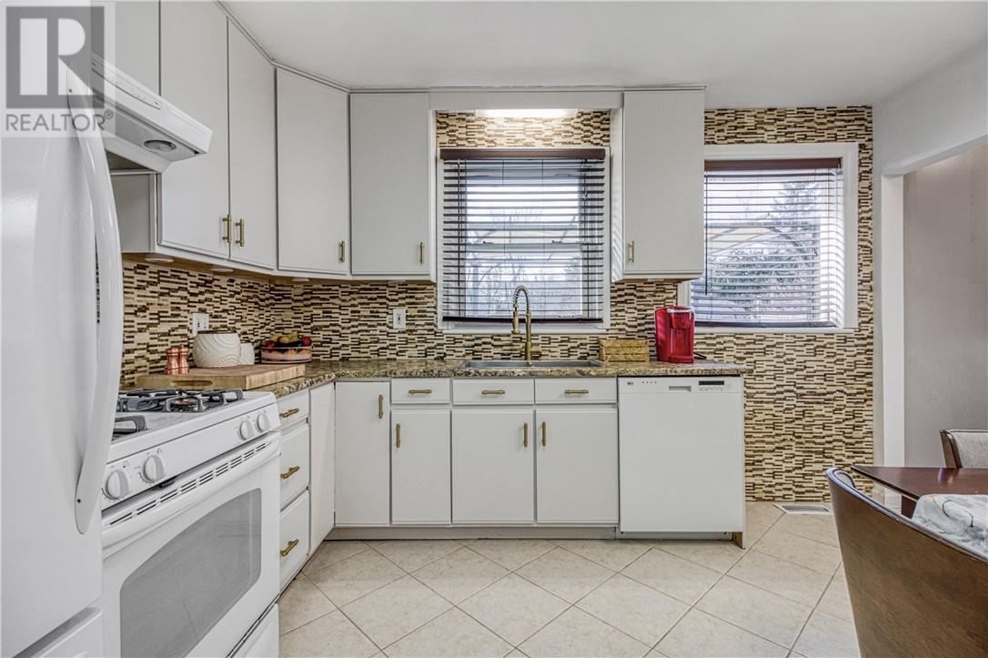 1607 Carling Crescent - Image 7