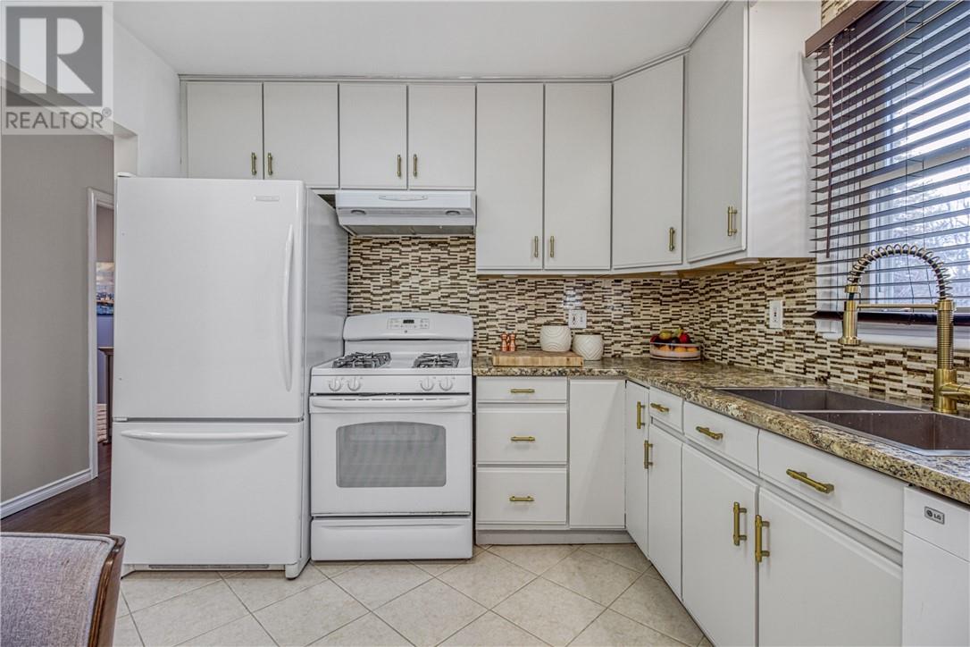 1607 Carling Crescent - 8