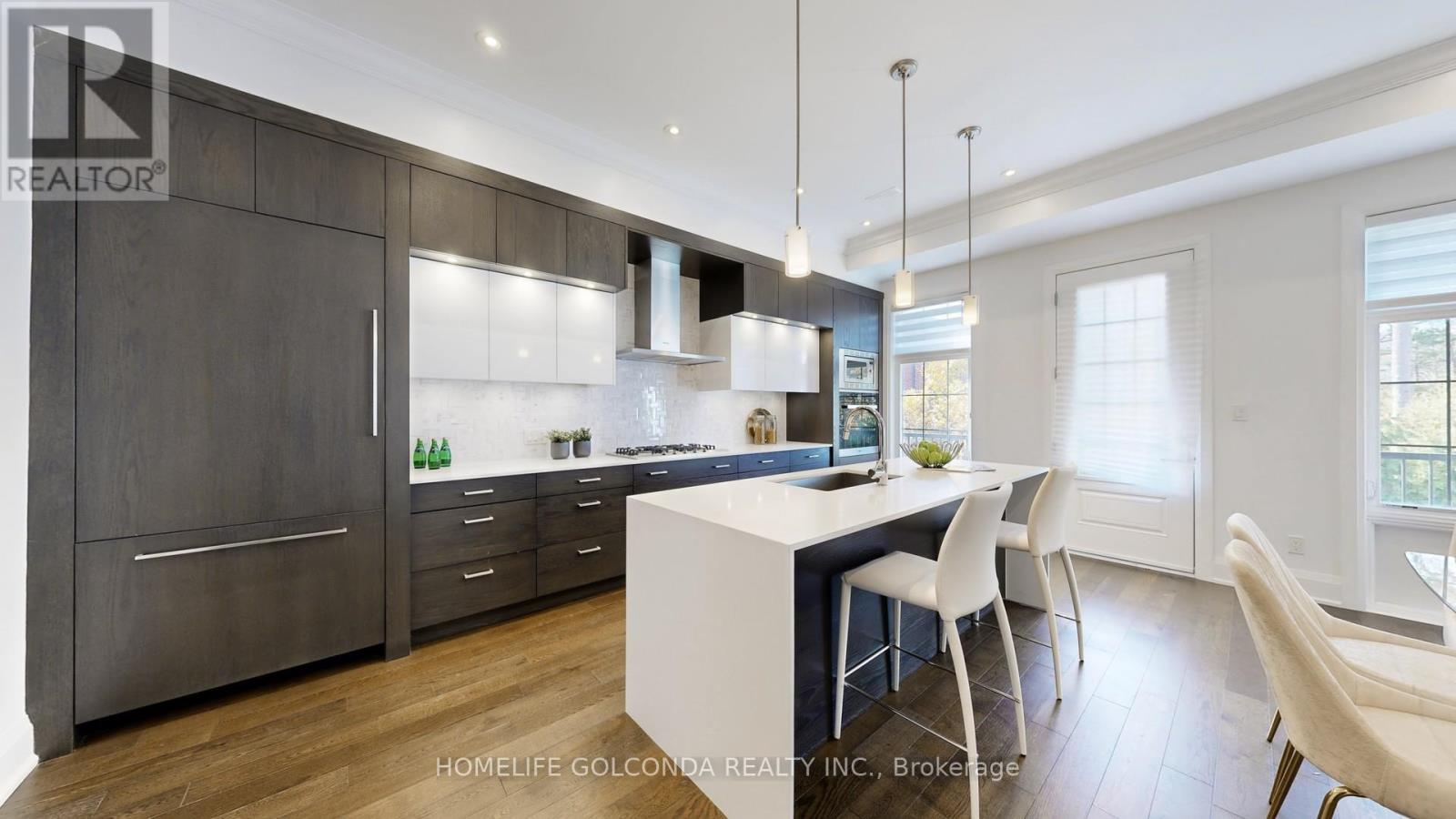 2466B BAYVIEW AVENUE - 18