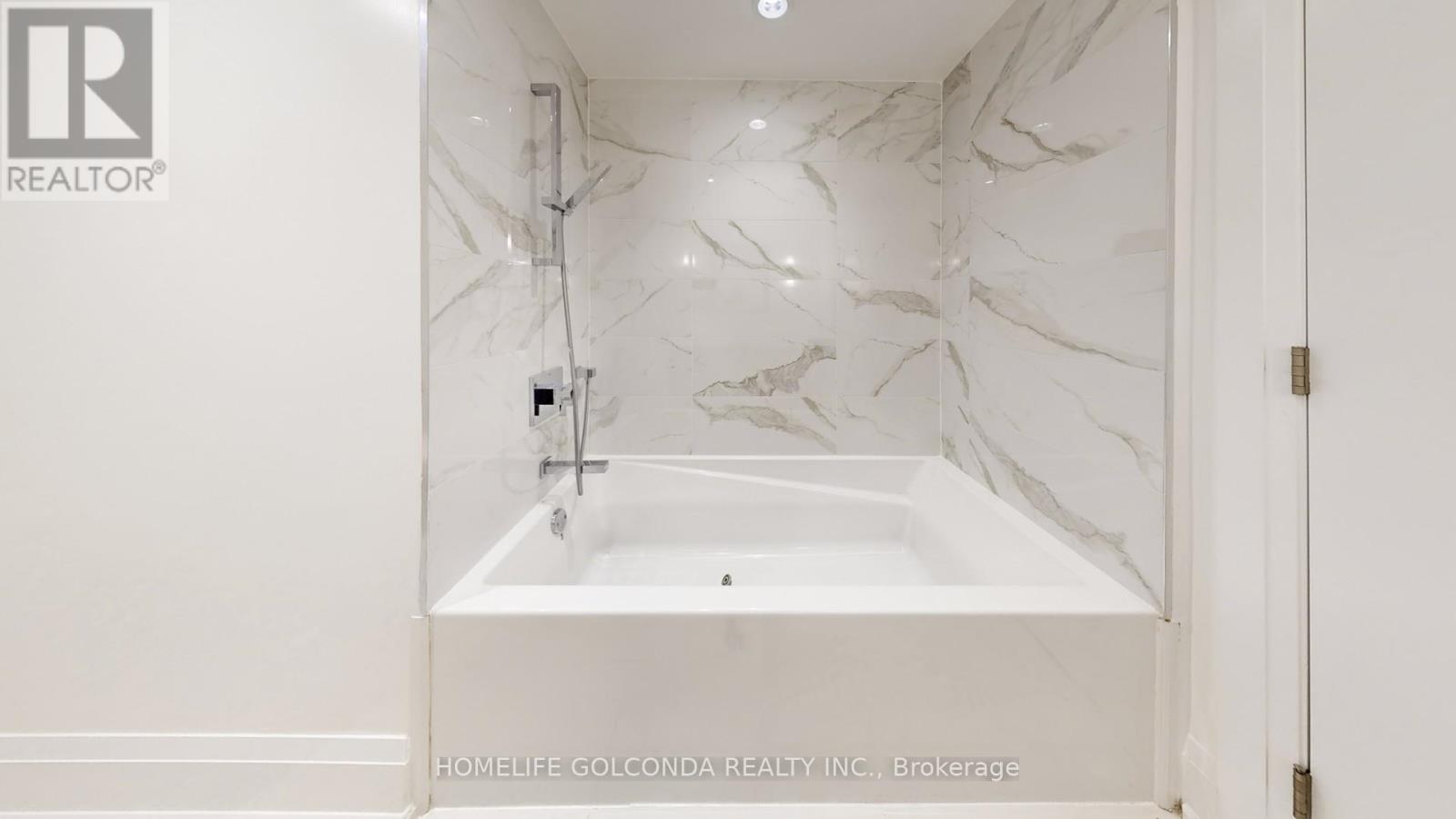 2466B BAYVIEW AVENUE - 39