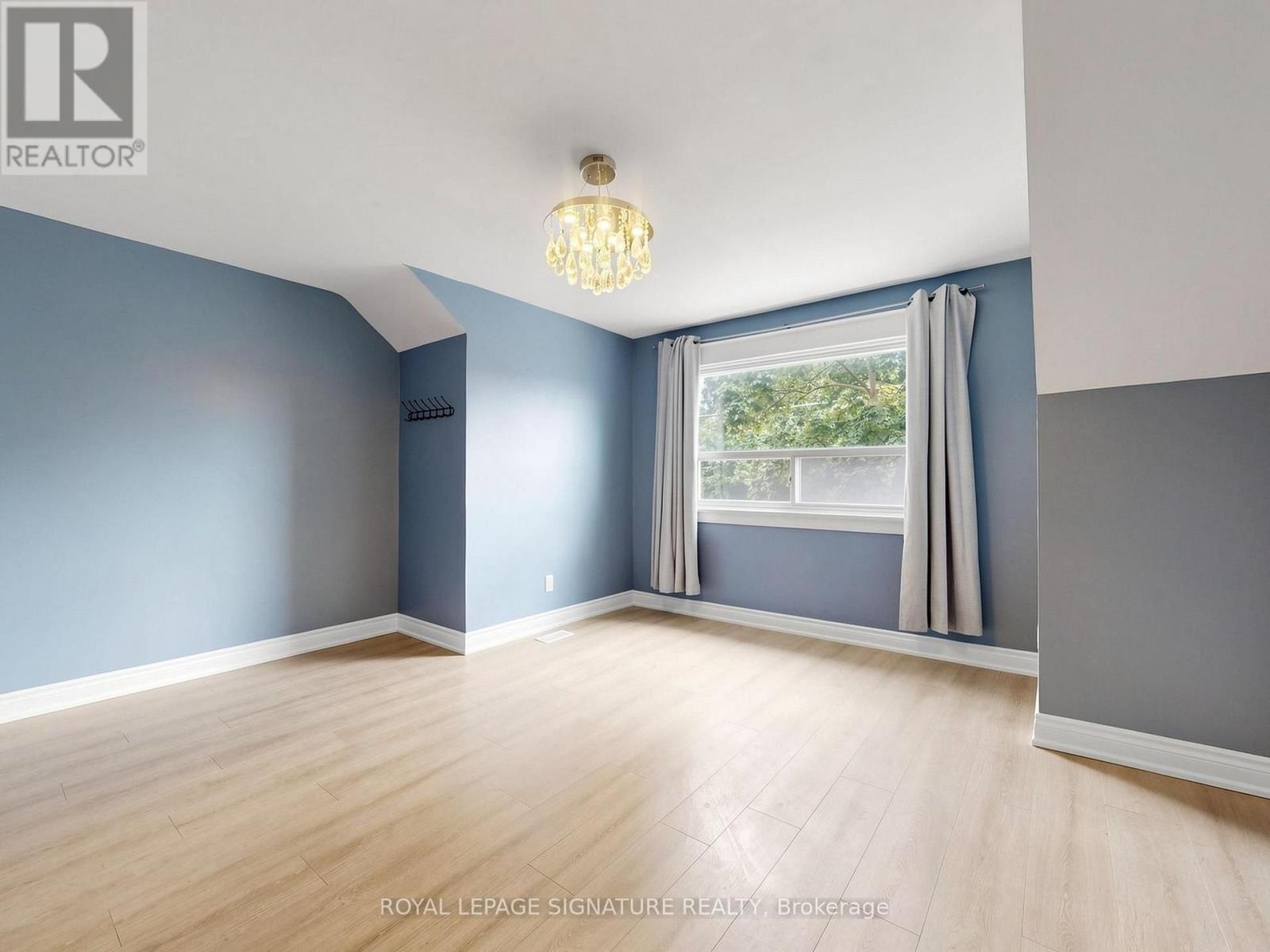 8 HARRIS AVENUE - 24