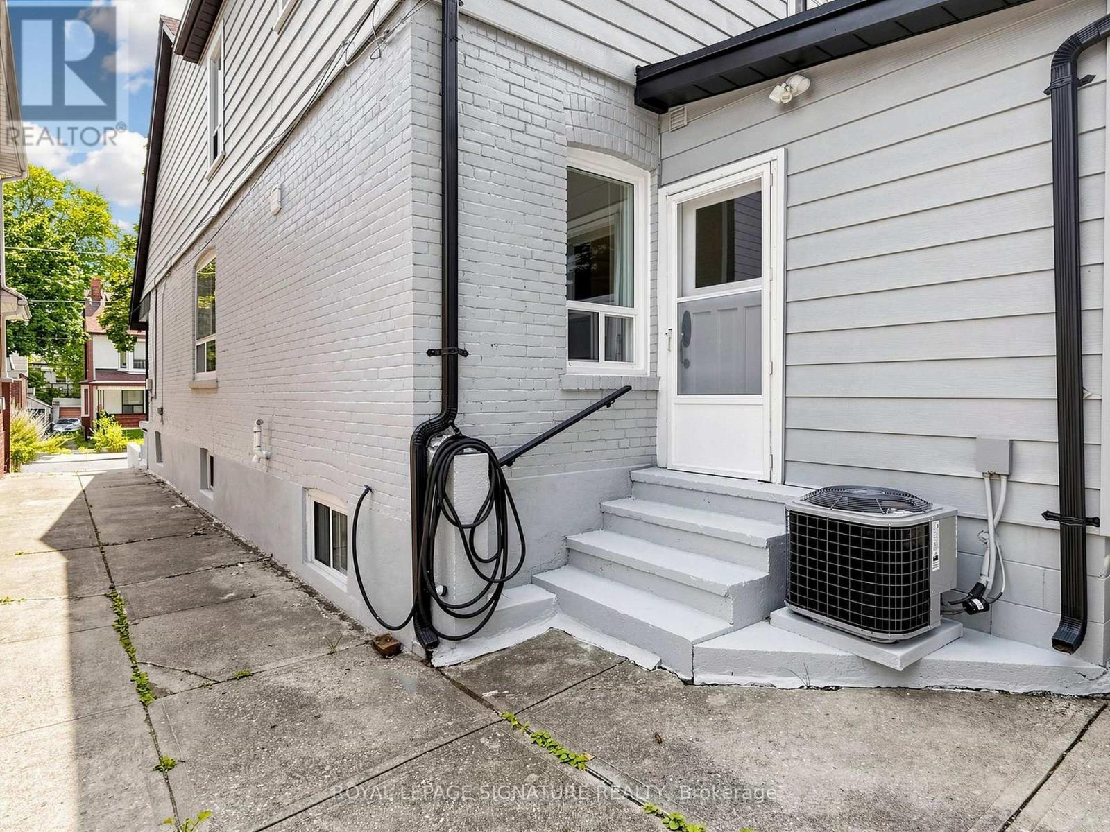 8 HARRIS AVENUE - Image 40