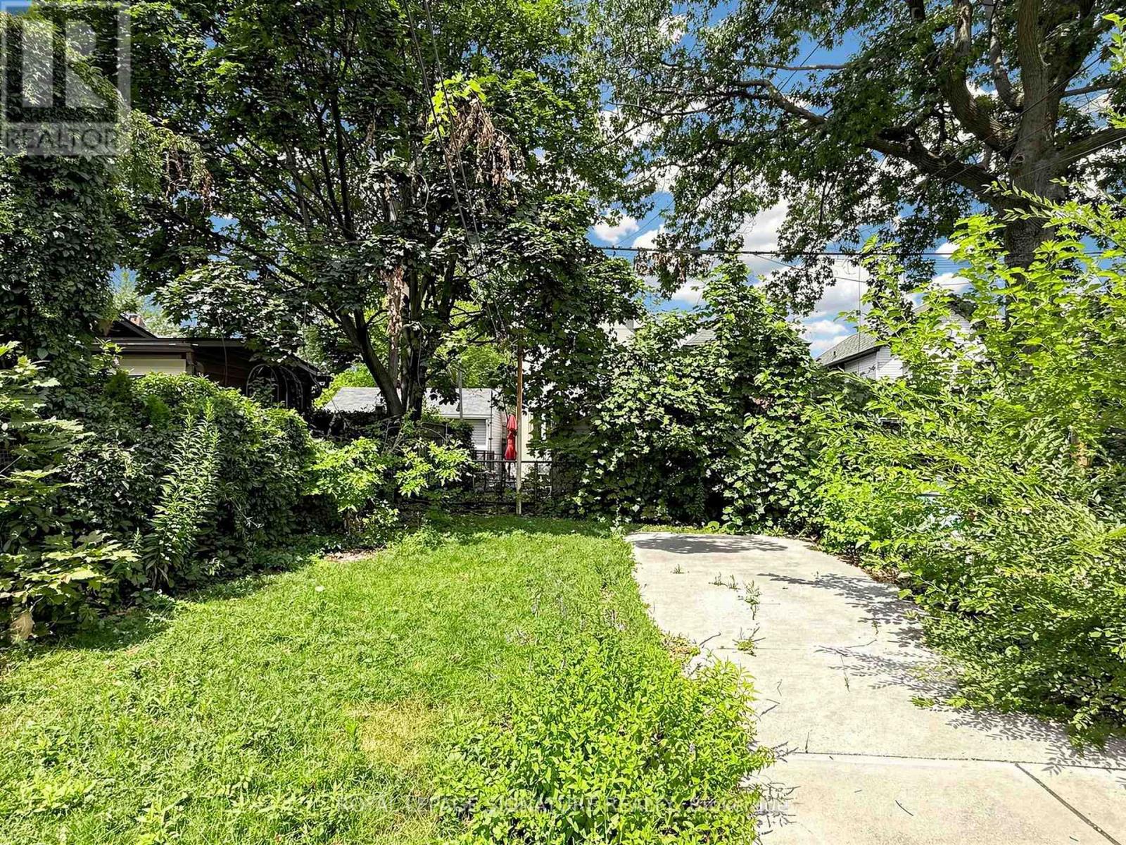 8 HARRIS AVENUE - 42