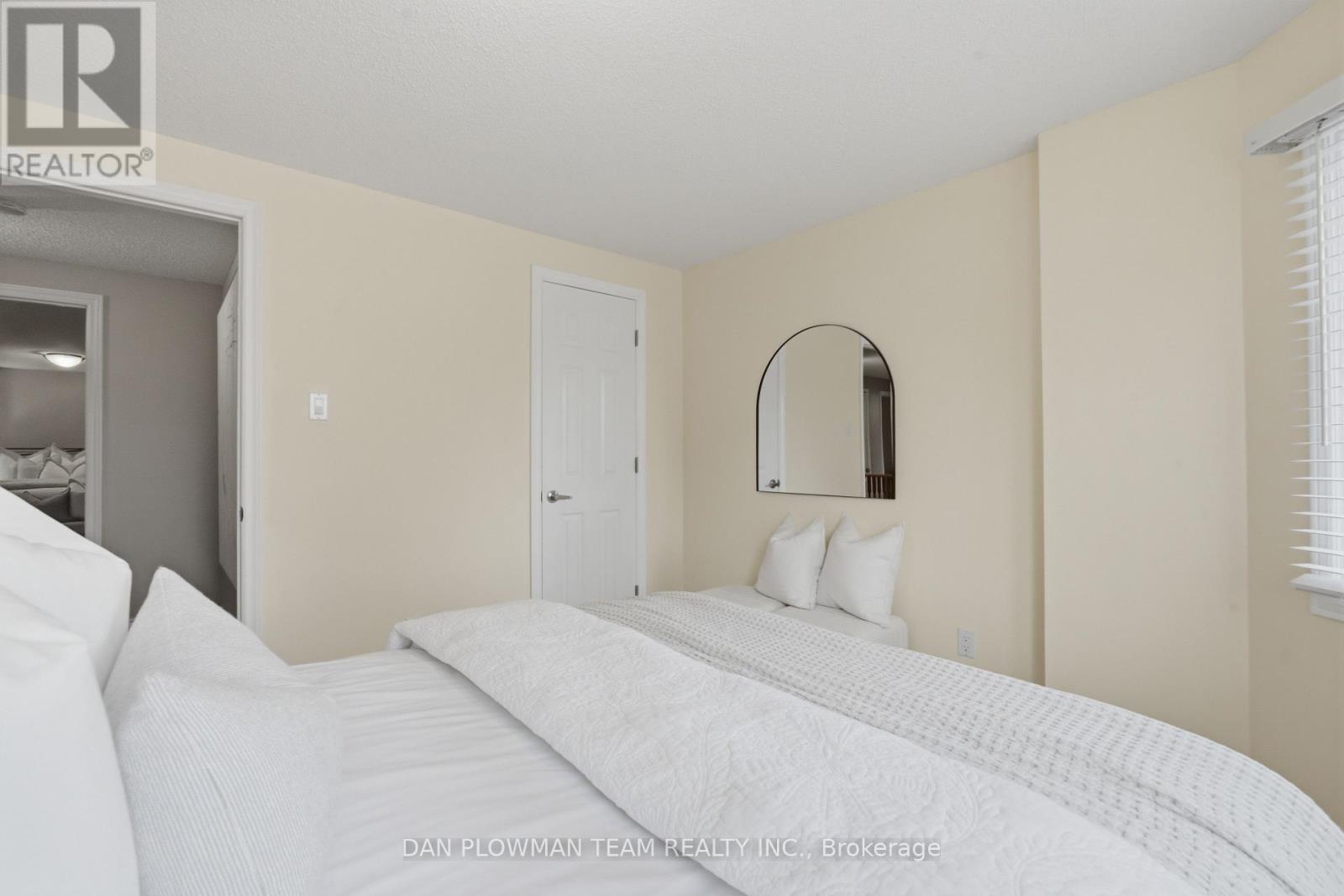 6 SADDLEBROOK COURT - 26