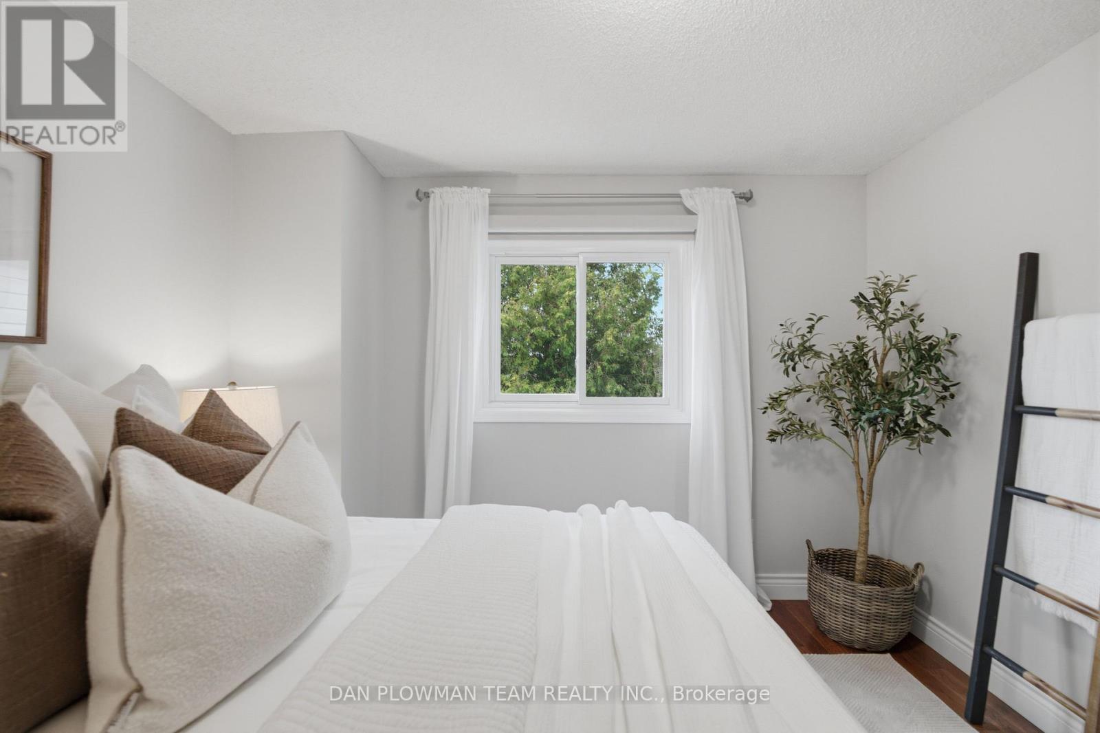 6 SADDLEBROOK COURT - 28