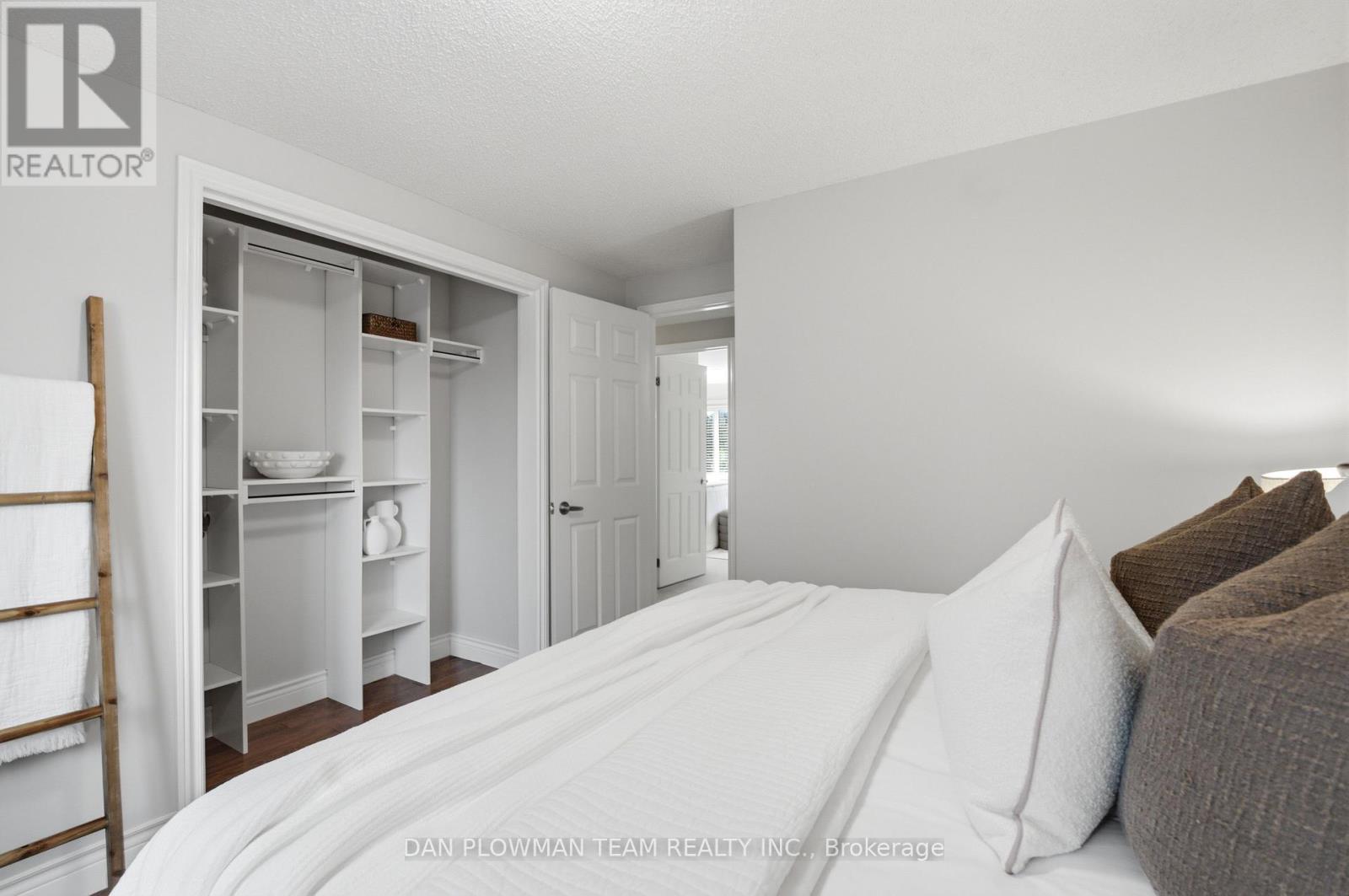 6 SADDLEBROOK COURT - 29