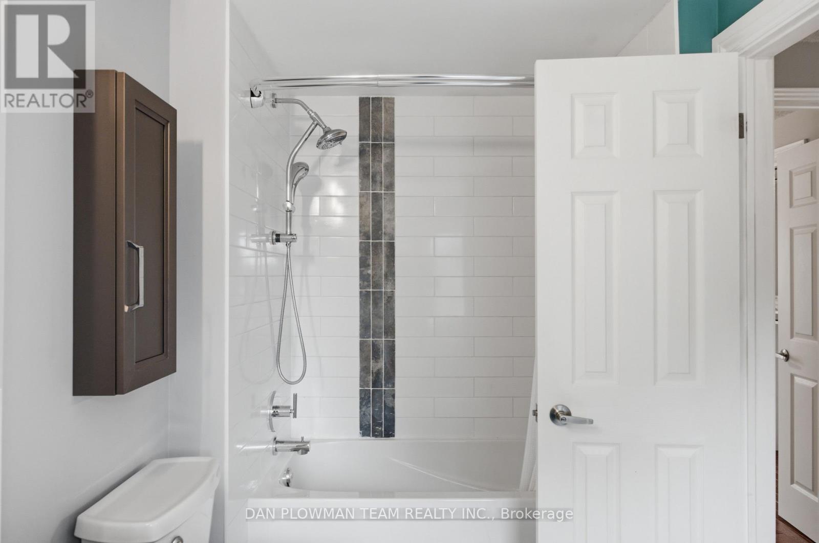 6 SADDLEBROOK COURT - 31