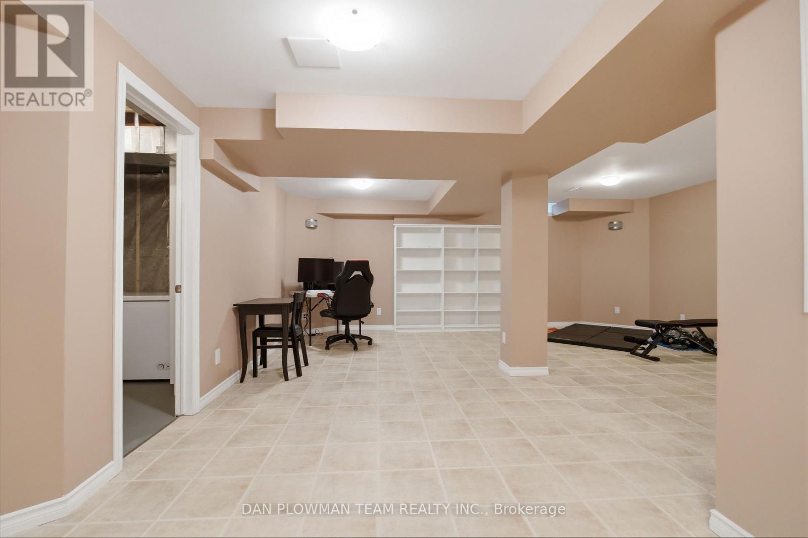 6 SADDLEBROOK COURT - 35